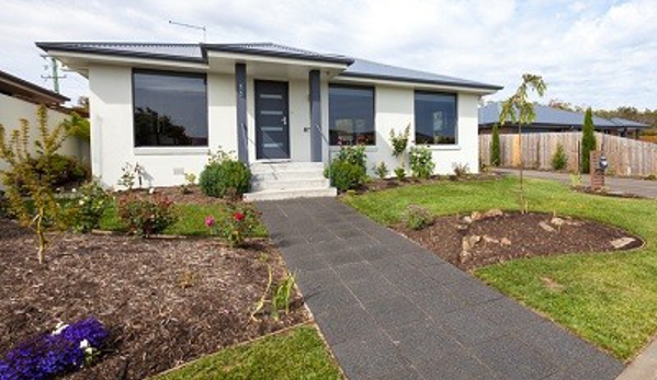Andrew Nicholson Landscapes - Mowbray, TAS. Garden Edging