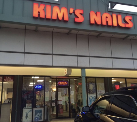 Kim nail - Willoughby Hills, OH