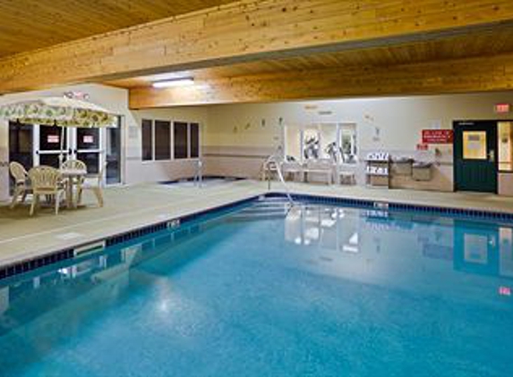 Country Inns & Suites - Iron Mountain, MI