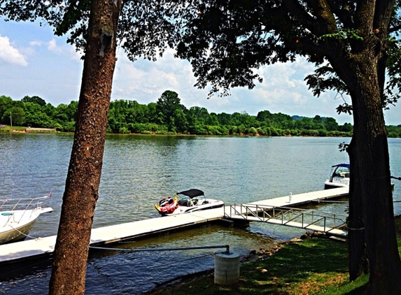 Riverview Restaurant & Marina - Ashland City, TN