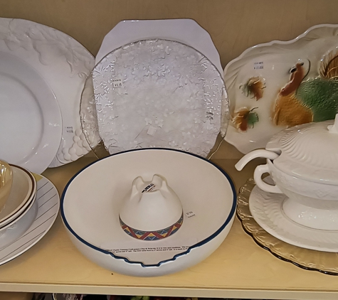 La Tiendita Resale Shop - Corpus Christi, TX. Dishware