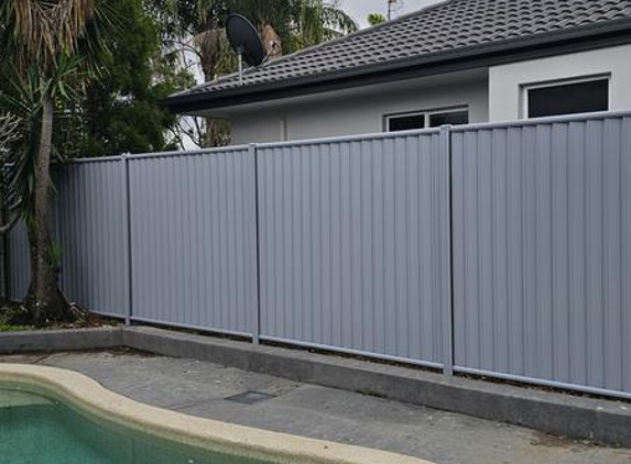 Down 2 Earth Fencing - Molendinar, QLD. New Colourbond Fence Installation