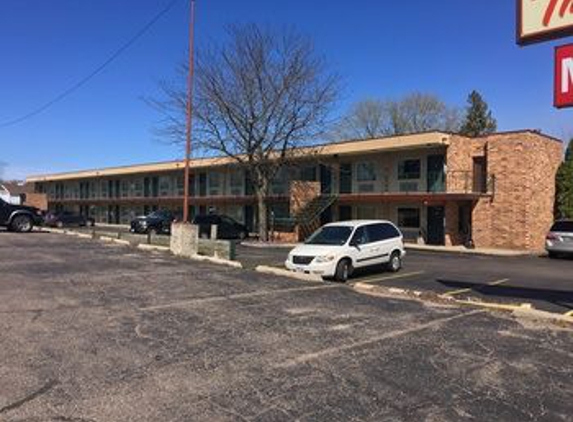 Thunderbird Motor Inn - Baraboo, WI