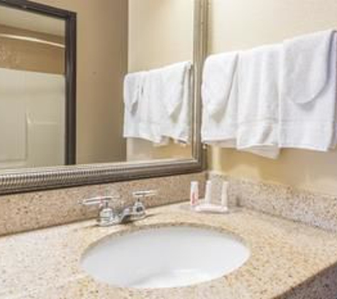 Baymont Inn & Suites - Lancaster, OH