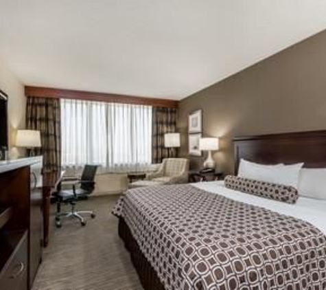 Ramada Plaza Cincinnati - Cincinnati, OH