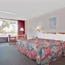 Days Inn by Wyndham Clearwater/Gulf to Bay - Motels