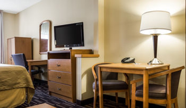 Quality Suites Near West Acres - Fargo, ND