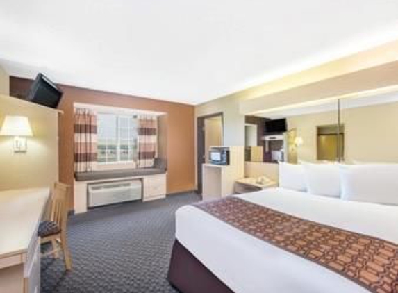 Microtel Inn & Suites by Wyndham Independence - Independence, KS