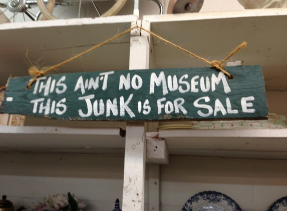 Leesburg Antique Emporium Lc - Leesburg, VA