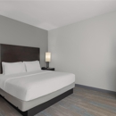 Hampton Inn Pleasanton - Hotels