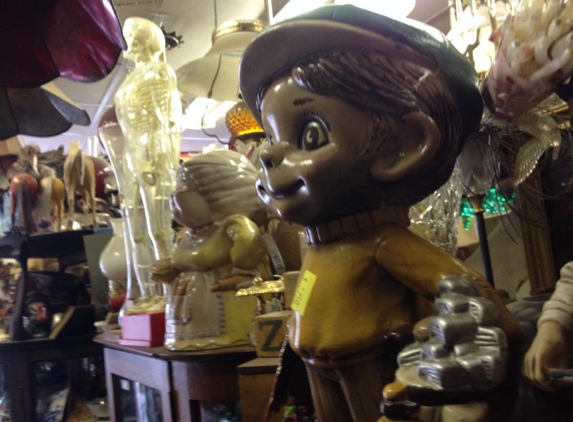 Ralph's Antiques - Green Bay, WI
